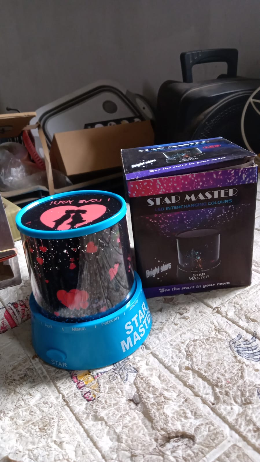 LED Projector Night Light Amazing Lamp, 3 Battery operated lamps, Rotation With the music Function, Master for Kids Bedroom Home Decoration Night Romantic Gift (Battery Not Included / 1 pc)